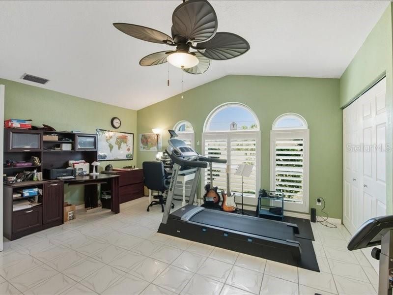 Active With Contract: $475,000 (4 beds, 2 baths, 2608 Square Feet)