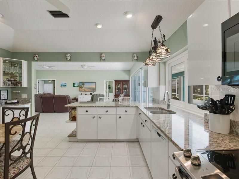 Active With Contract: $475,000 (4 beds, 2 baths, 2608 Square Feet)