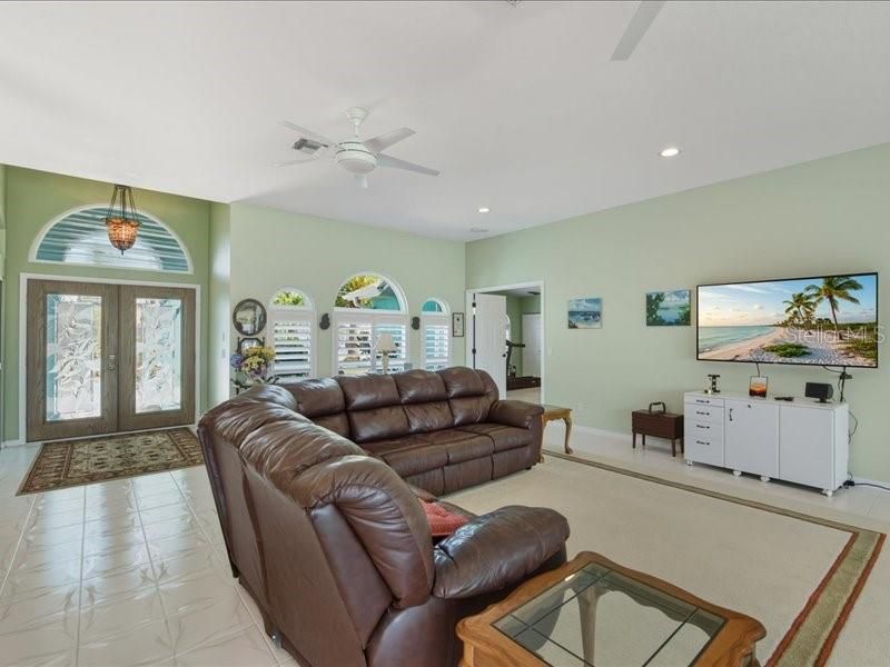 Active With Contract: $475,000 (4 beds, 2 baths, 2608 Square Feet)