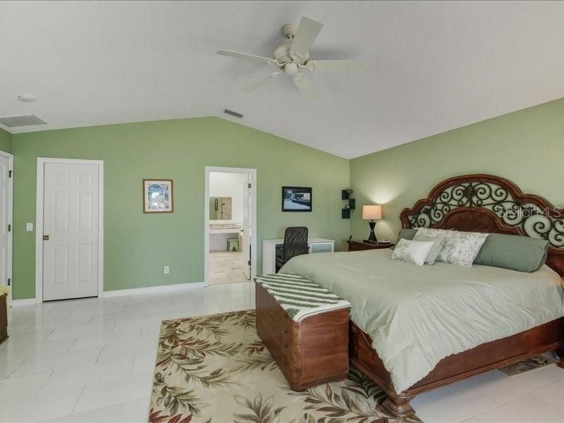 Active With Contract: $475,000 (4 beds, 2 baths, 2608 Square Feet)