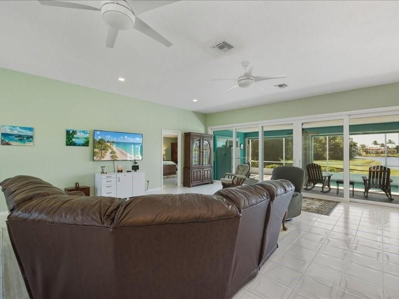 Active With Contract: $475,000 (4 beds, 2 baths, 2608 Square Feet)