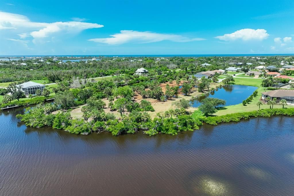 На продажу: $1,750,000 (4.40 acres)