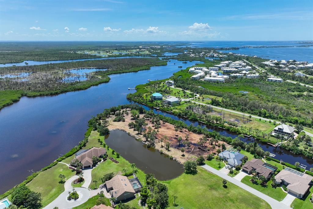 На продажу: $1,750,000 (4.40 acres)