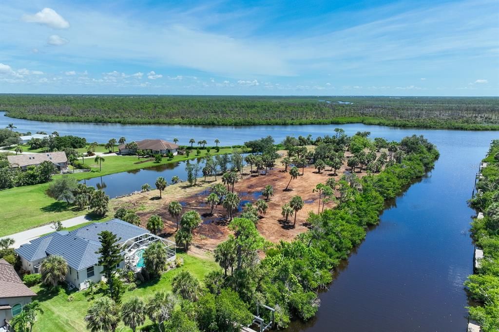На продажу: $1,750,000 (4.40 acres)