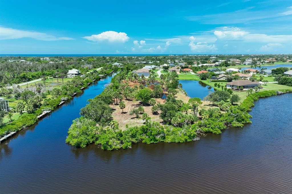 На продажу: $1,750,000 (4.40 acres)