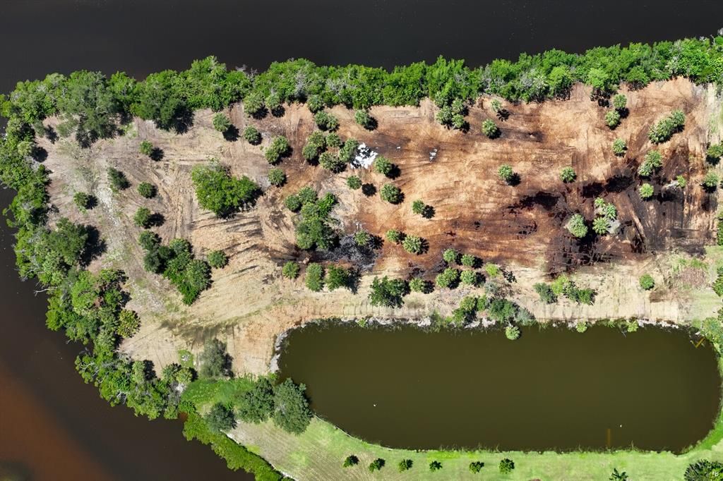 На продажу: $1,750,000 (4.40 acres)