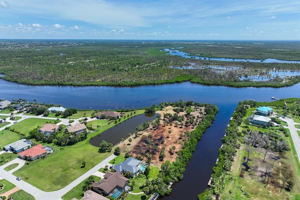 На продажу: $1,750,000 (4.40 acres)