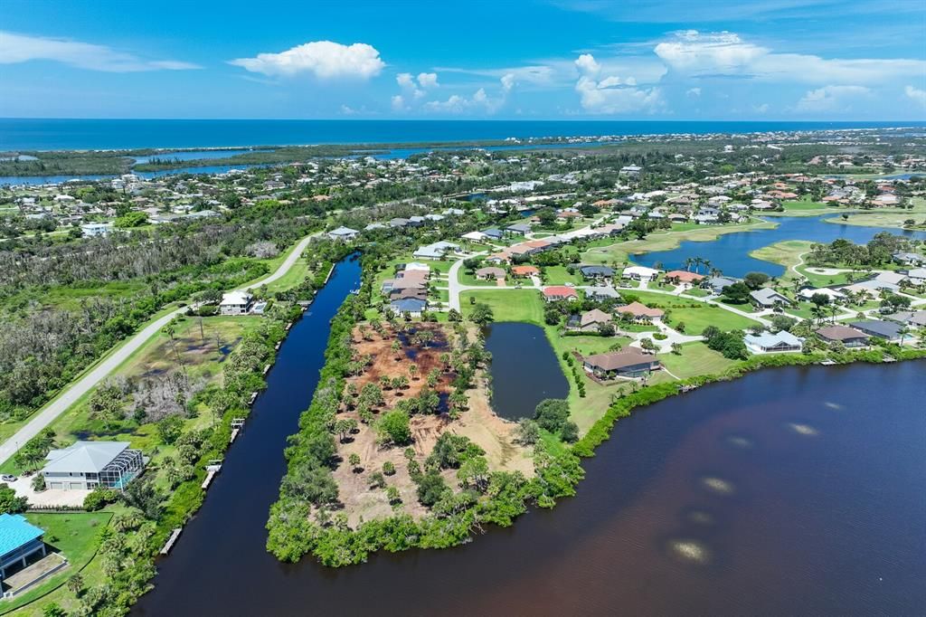 На продажу: $1,750,000 (4.40 acres)