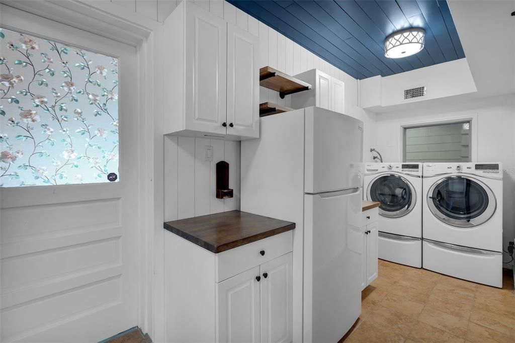 For Rent: $5,900 (4 beds, 3 baths, 3190 Square Feet)