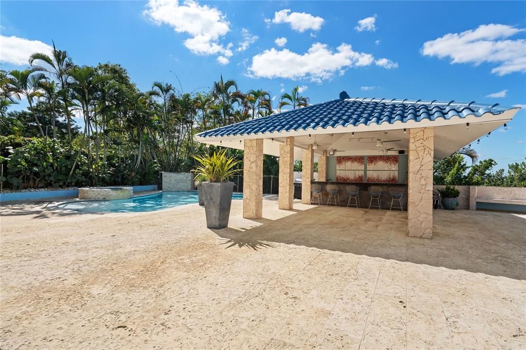 На продажу: $2,295,000 (6 спален, 5 ванн, 5558 Квадратных фут)