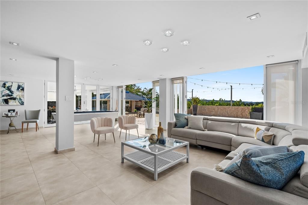 На продажу: $2,295,000 (6 спален, 5 ванн, 5558 Квадратных фут)