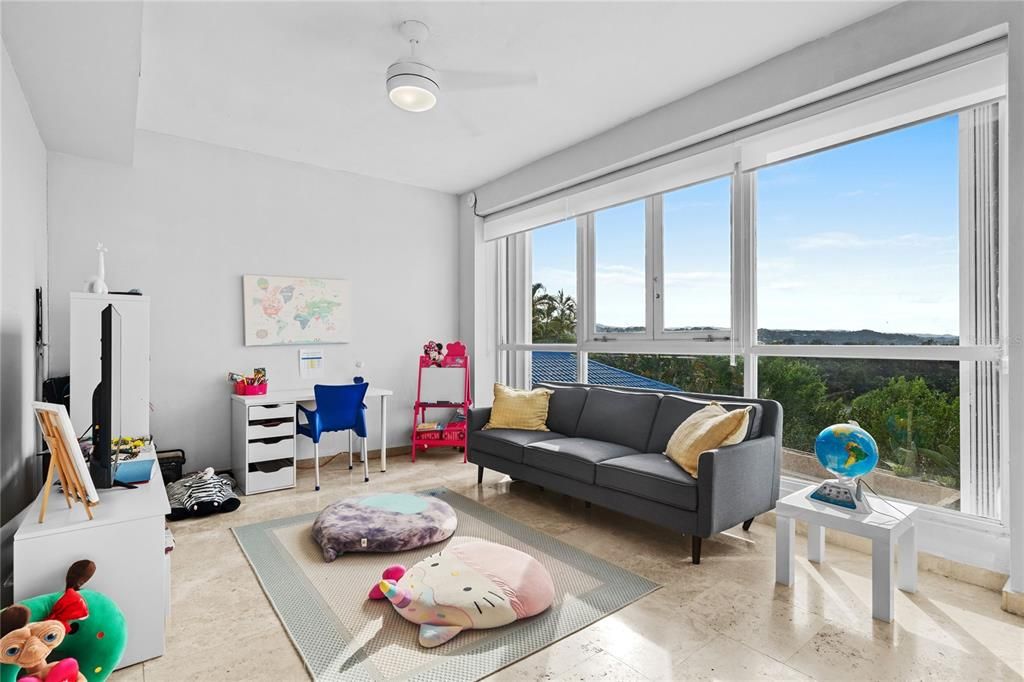 На продажу: $2,295,000 (6 спален, 5 ванн, 5558 Квадратных фут)