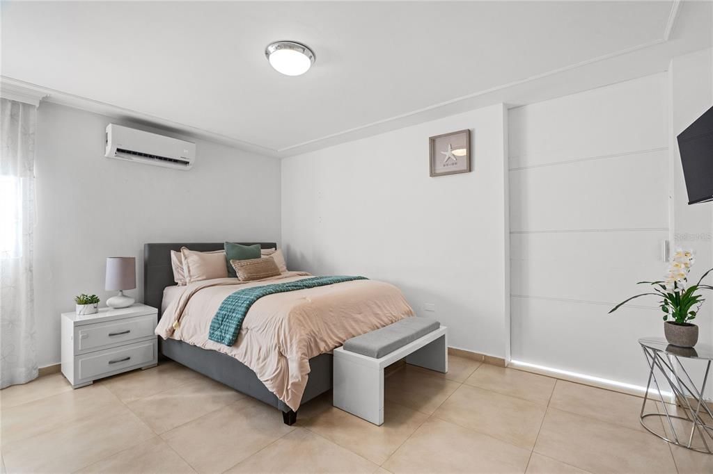 На продажу: $2,295,000 (6 спален, 5 ванн, 5558 Квадратных фут)