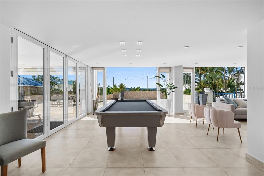 На продажу: $2,295,000 (6 спален, 5 ванн, 5558 Квадратных фут)