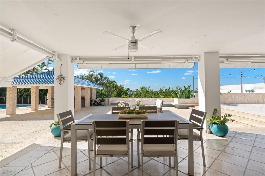 На продажу: $2,295,000 (6 спален, 5 ванн, 5558 Квадратных фут)