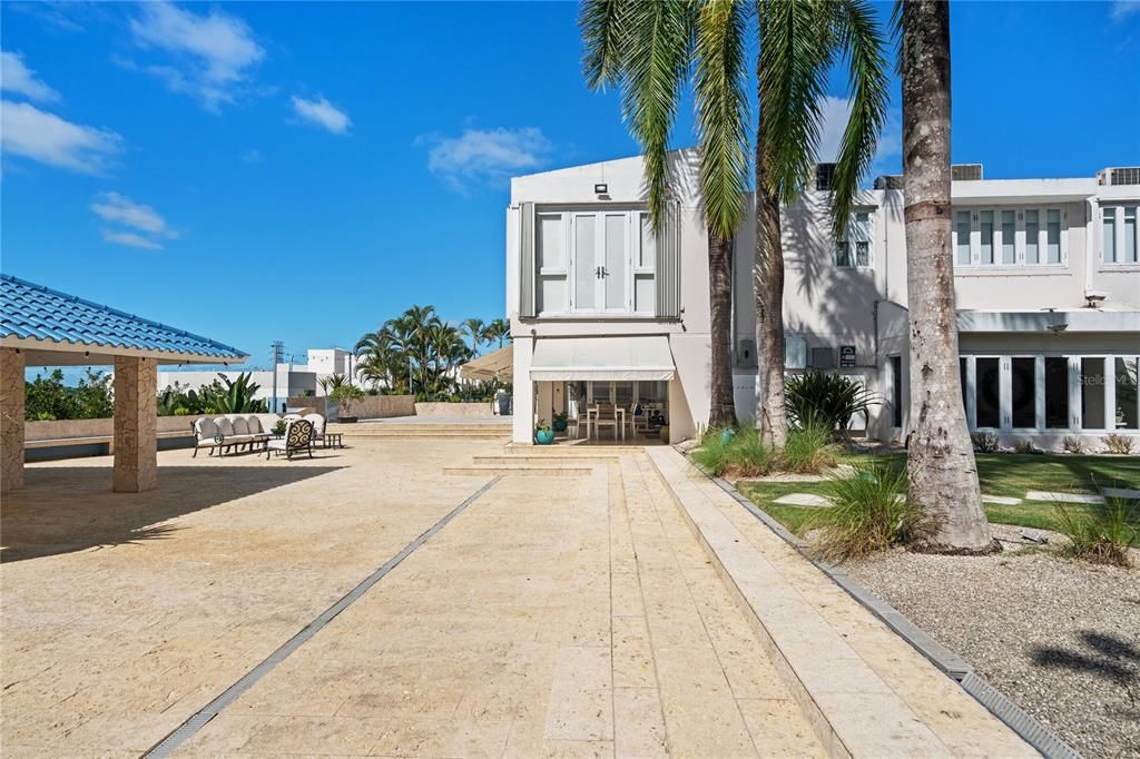 На продажу: $2,295,000 (6 спален, 5 ванн, 5558 Квадратных фут)