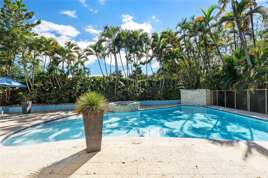 На продажу: $2,295,000 (6 спален, 5 ванн, 5558 Квадратных фут)