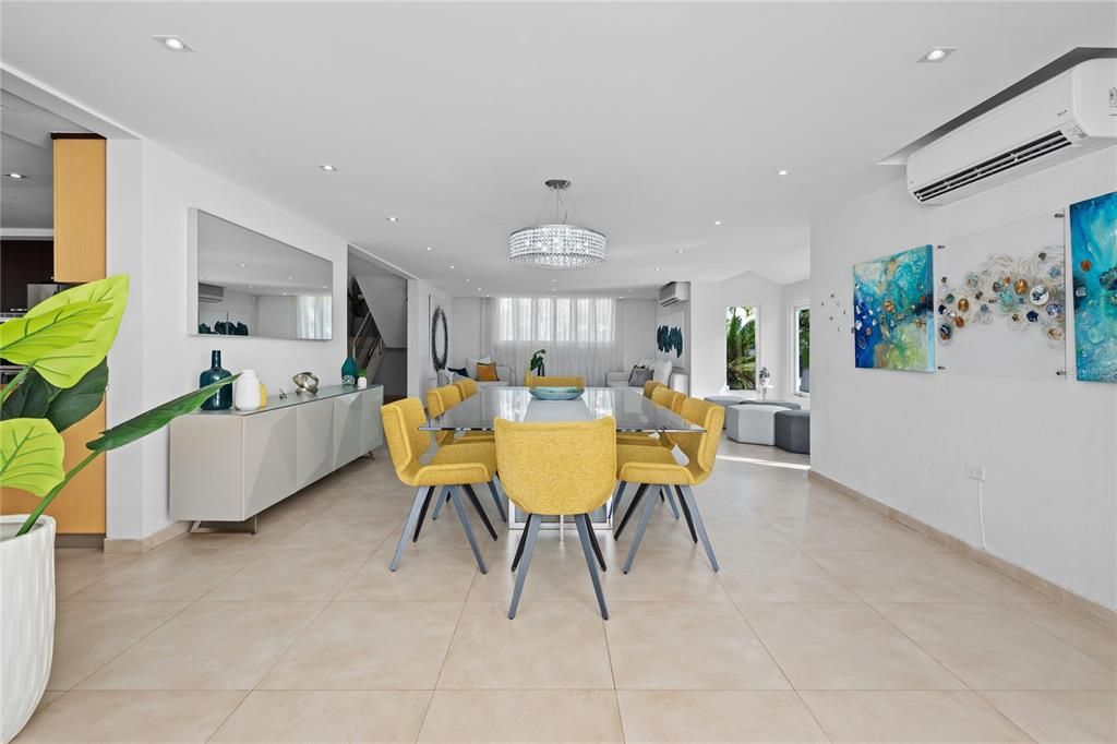 На продажу: $2,295,000 (6 спален, 5 ванн, 5558 Квадратных фут)