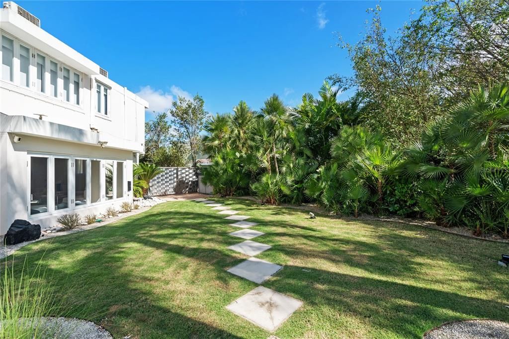 На продажу: $2,295,000 (6 спален, 5 ванн, 5558 Квадратных фут)