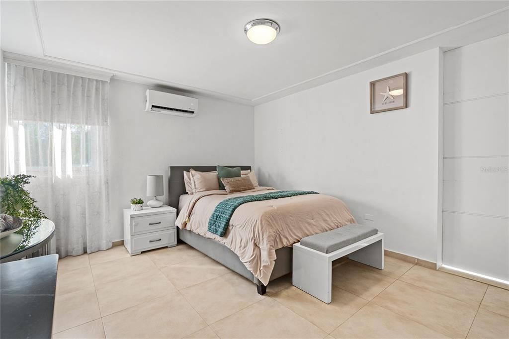 На продажу: $2,295,000 (6 спален, 5 ванн, 5558 Квадратных фут)