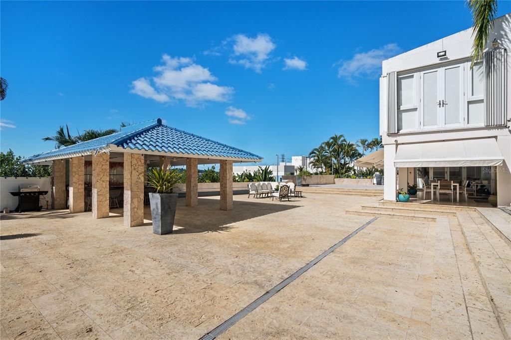 На продажу: $2,295,000 (6 спален, 5 ванн, 5558 Квадратных фут)