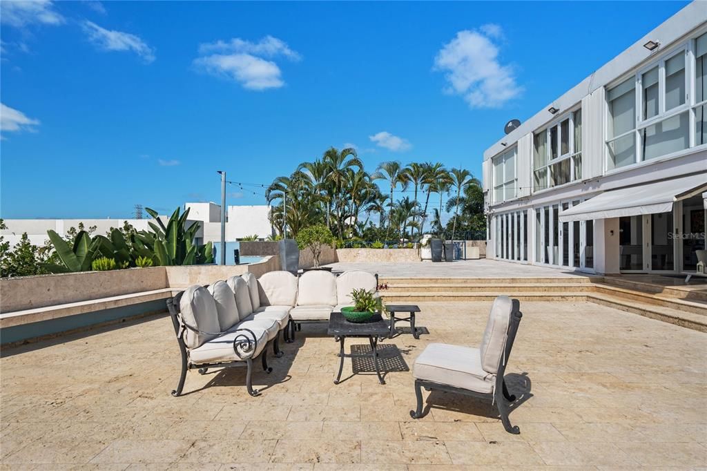 На продажу: $2,295,000 (6 спален, 5 ванн, 5558 Квадратных фут)