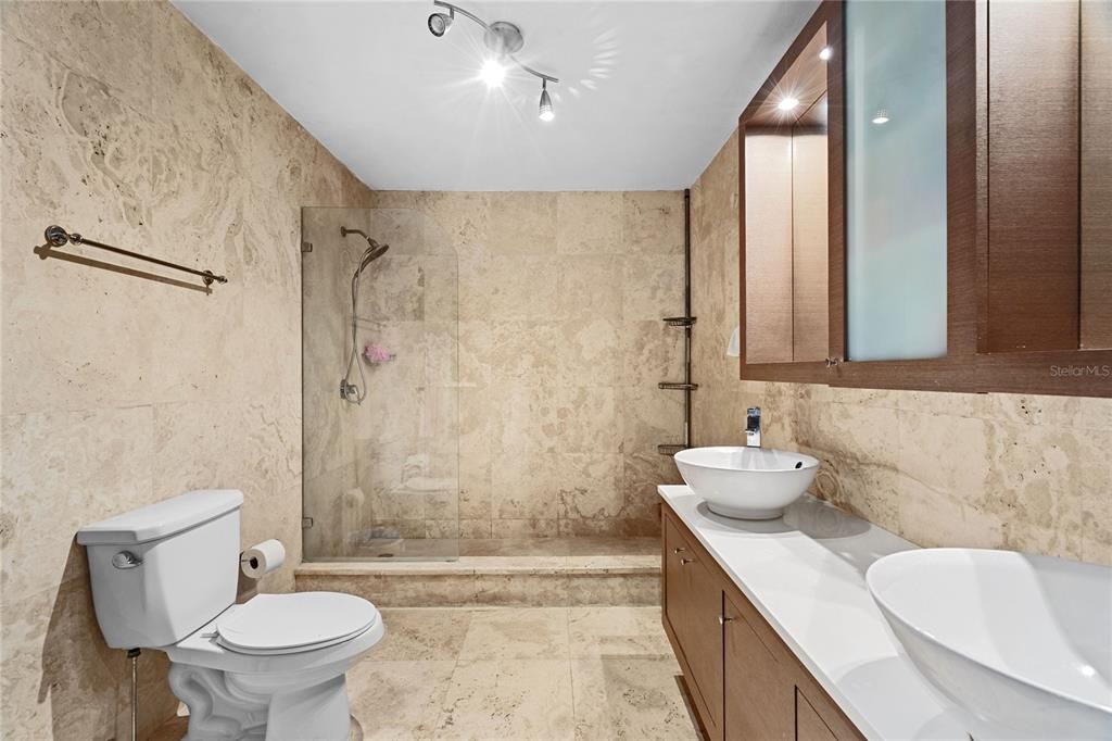 На продажу: $2,295,000 (6 спален, 5 ванн, 5558 Квадратных фут)