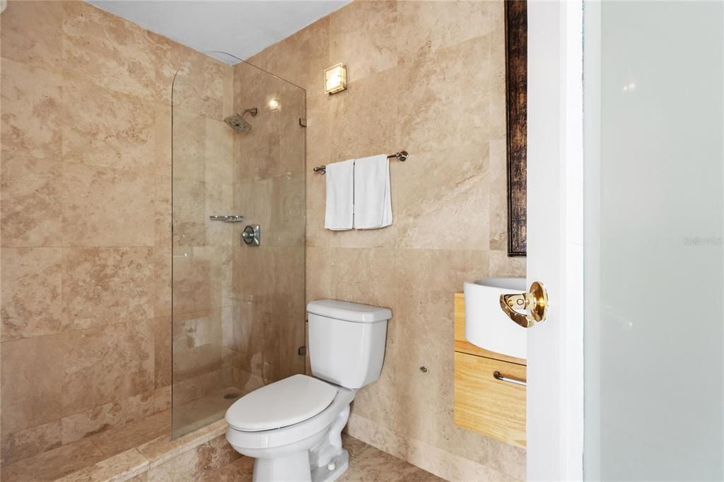 На продажу: $2,295,000 (6 спален, 5 ванн, 5558 Квадратных фут)