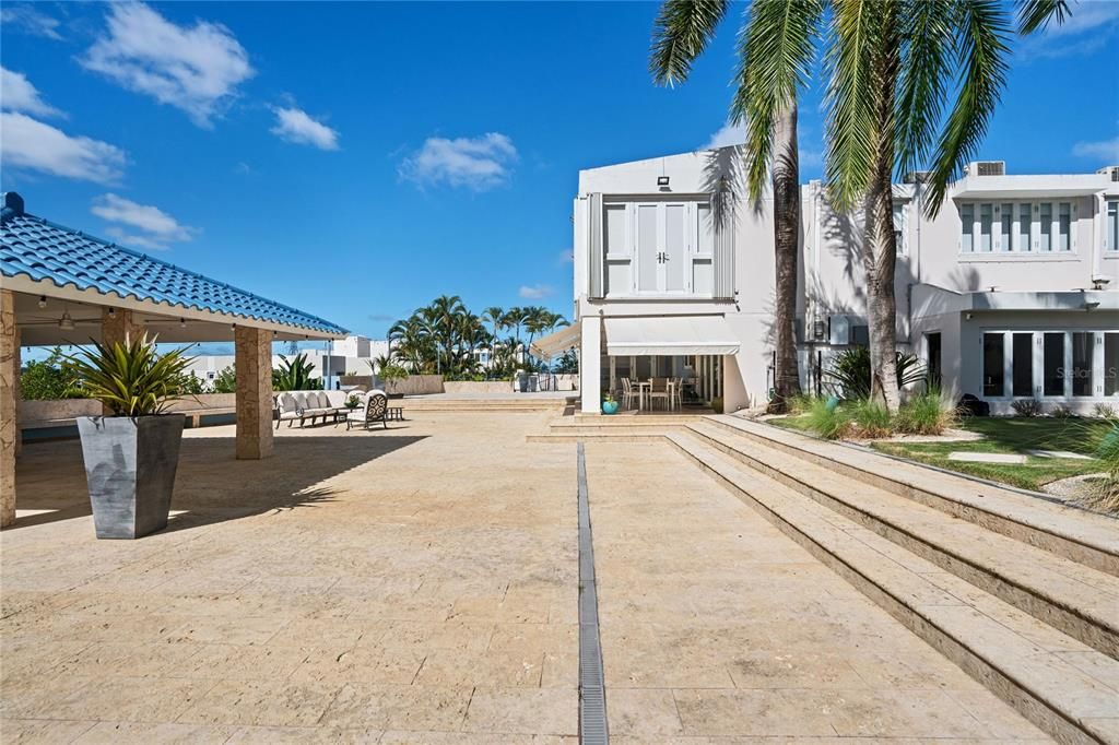 На продажу: $2,295,000 (6 спален, 5 ванн, 5558 Квадратных фут)