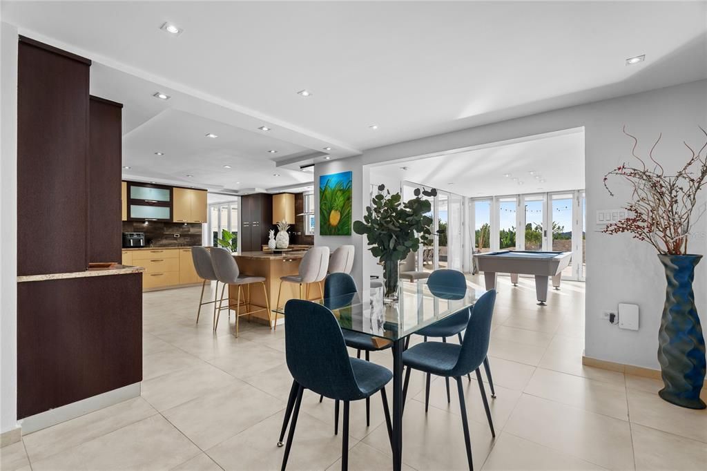 На продажу: $2,295,000 (6 спален, 5 ванн, 5558 Квадратных фут)