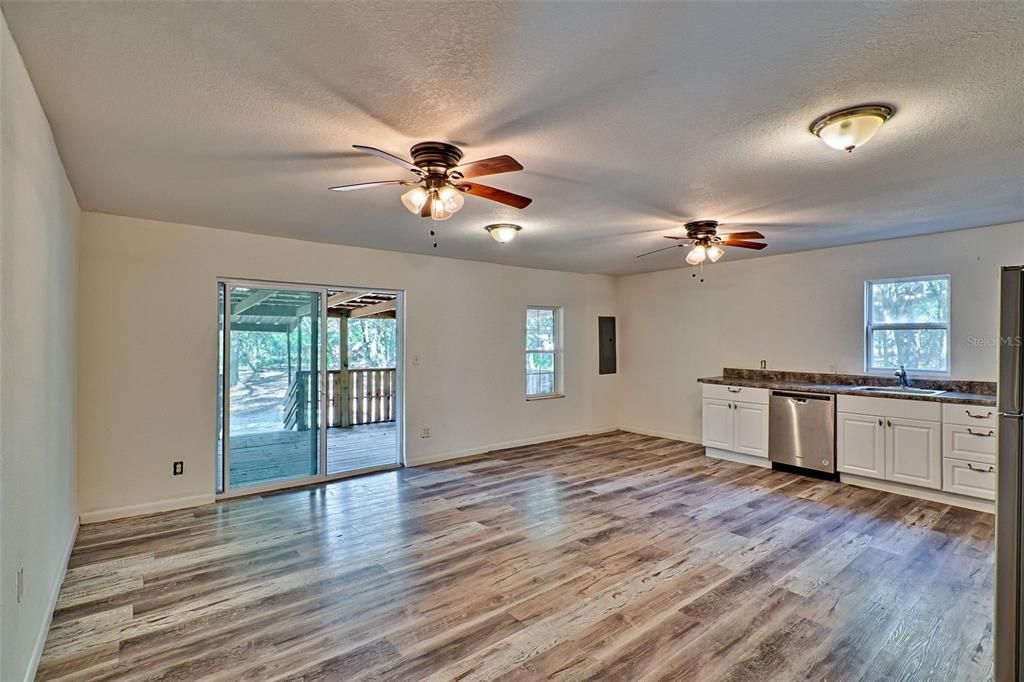 На продажу: $324,900 (3 спален, 2 ванн, 1089 Квадратных фут)