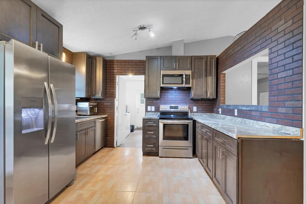 На продажу: $207,500 (2 спален, 1 ванн, 1196 Квадратных фут)