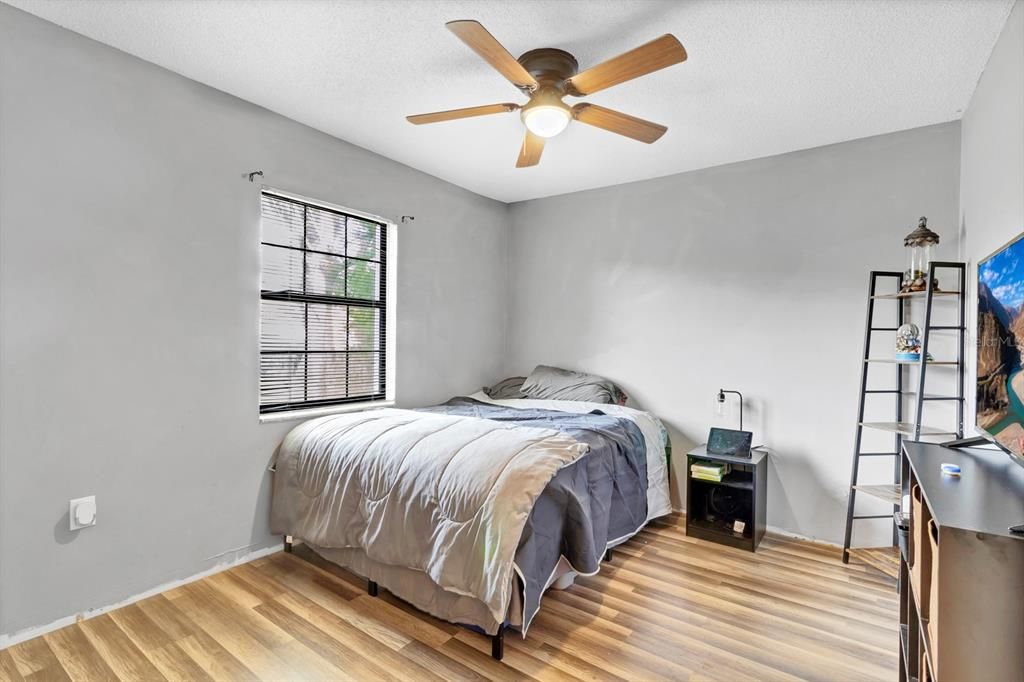 На продажу: $207,500 (2 спален, 1 ванн, 1196 Квадратных фут)