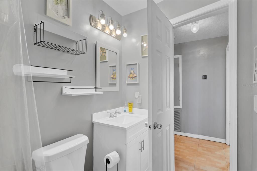 На продажу: $207,500 (2 спален, 1 ванн, 1196 Квадратных фут)