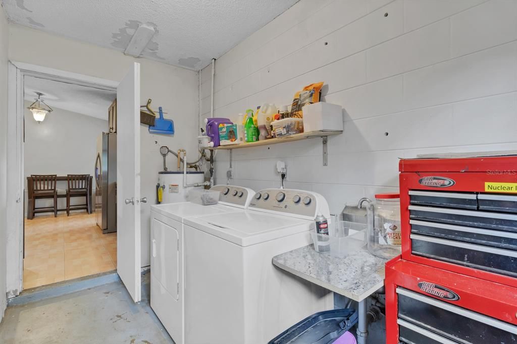 На продажу: $207,500 (2 спален, 1 ванн, 1196 Квадратных фут)