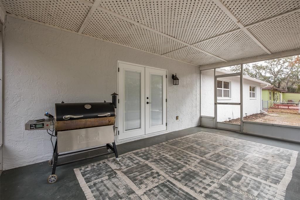 合同活跃: $293,900 (3 贝兹, 2 浴室, 1911 平方英尺)