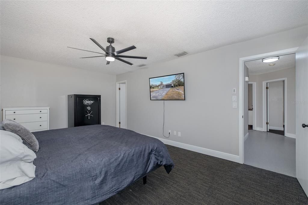 合同活跃: $293,900 (3 贝兹, 2 浴室, 1911 平方英尺)