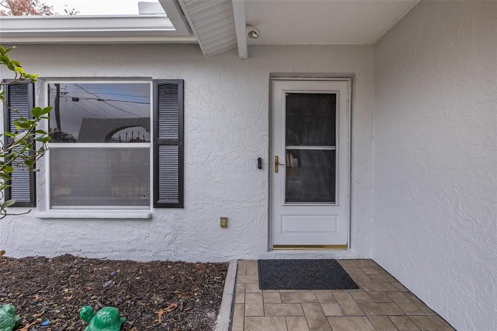 合同活跃: $293,900 (3 贝兹, 2 浴室, 1911 平方英尺)