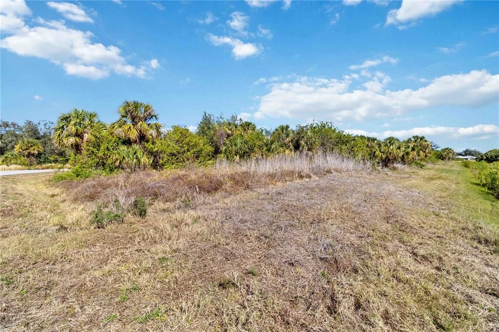 En Venta: $104,000 (2.41 acres)