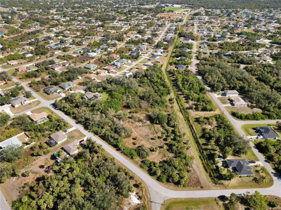 En Venta: $104,000 (2.41 acres)