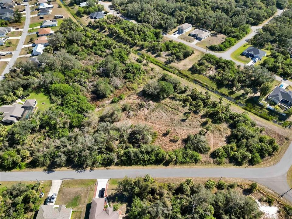 En Venta: $104,000 (2.41 acres)