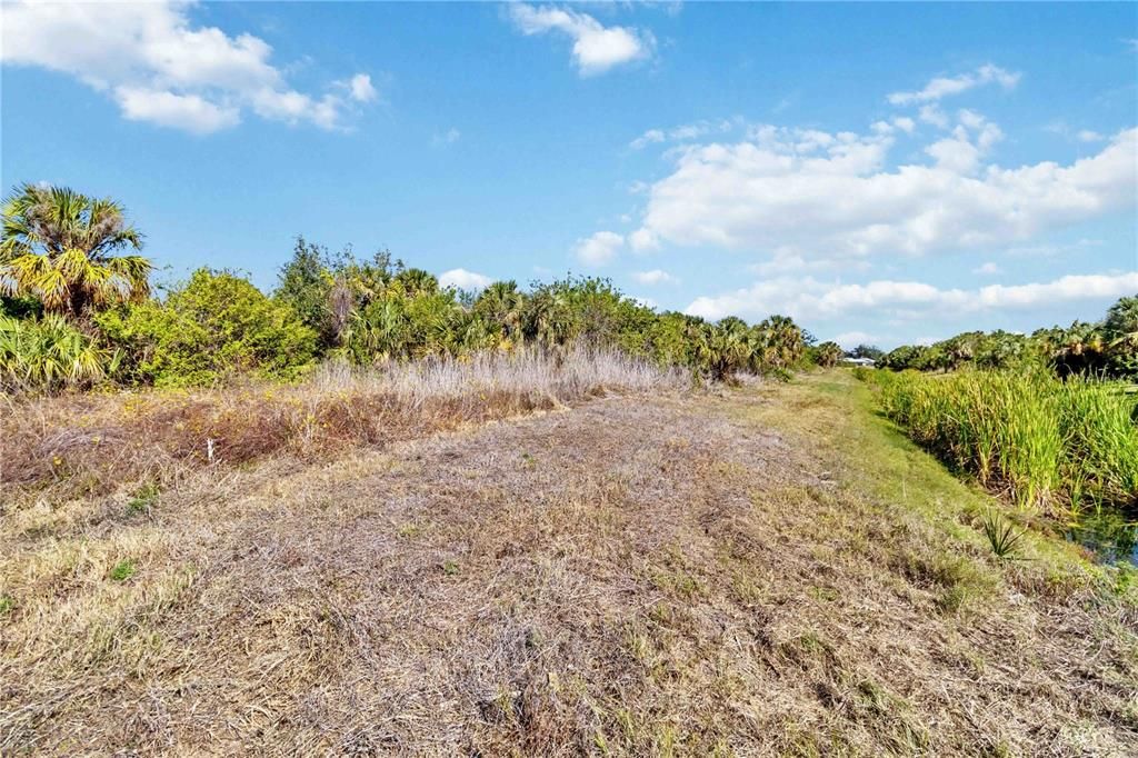 En Venta: $104,000 (2.41 acres)