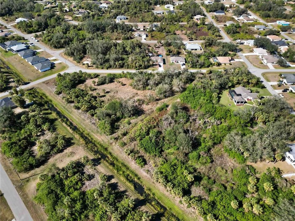 En Venta: $104,000 (2.41 acres)