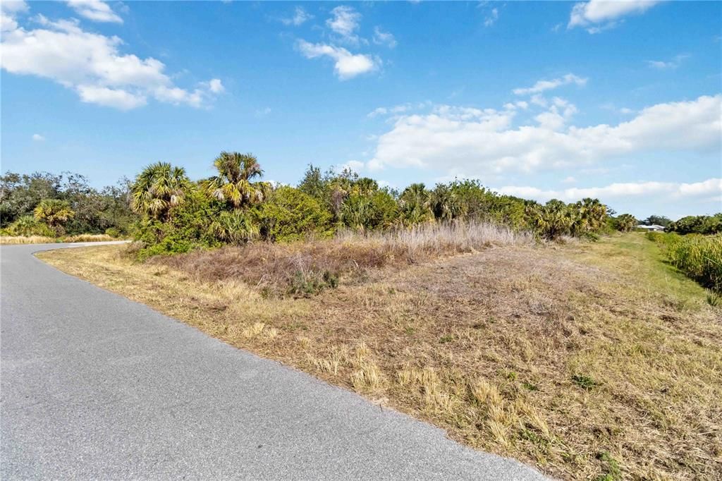 En Venta: $104,000 (2.41 acres)