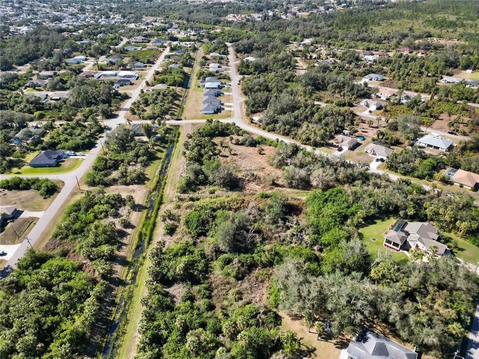 En Venta: $104,000 (2.41 acres)