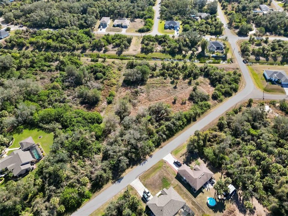 En Venta: $104,000 (2.41 acres)