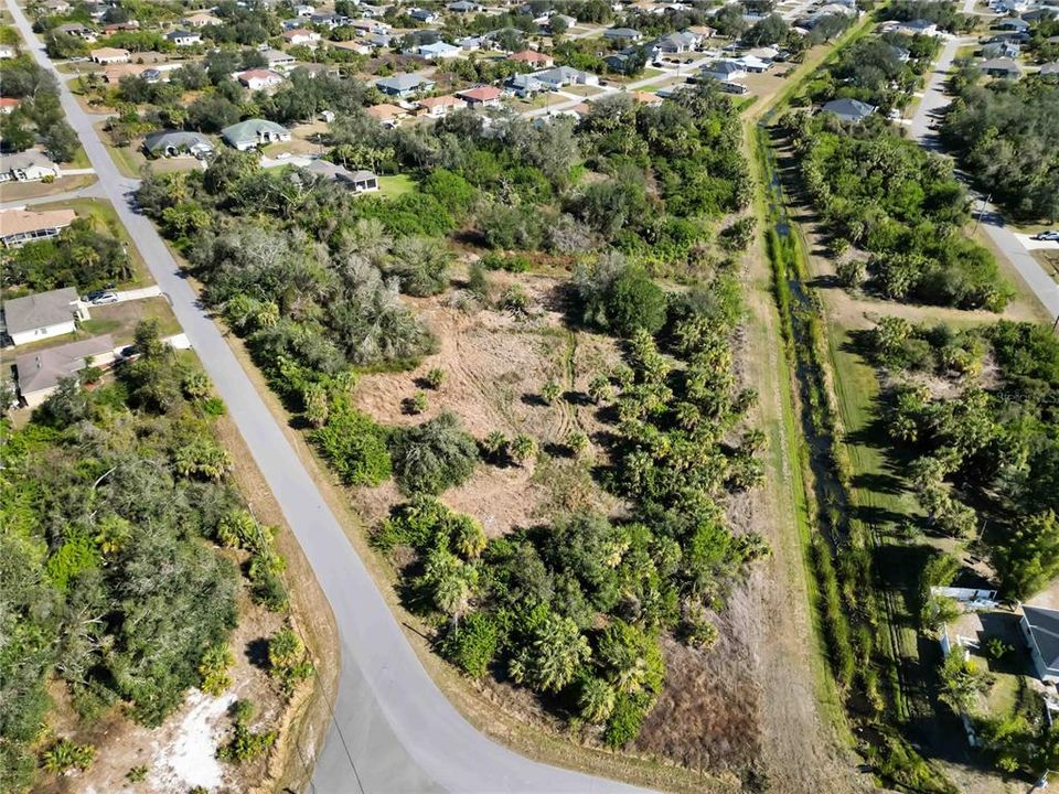 En Venta: $104,000 (2.41 acres)