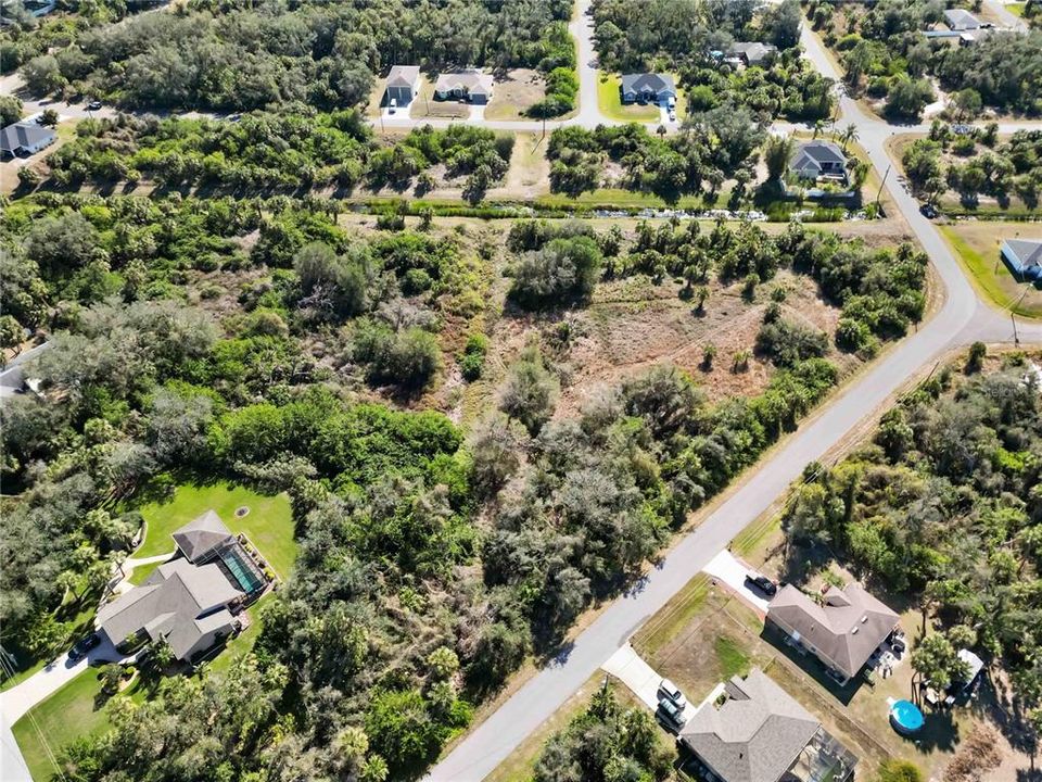 En Venta: $104,000 (2.41 acres)