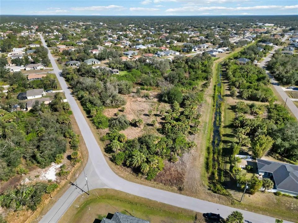 En Venta: $104,000 (2.41 acres)