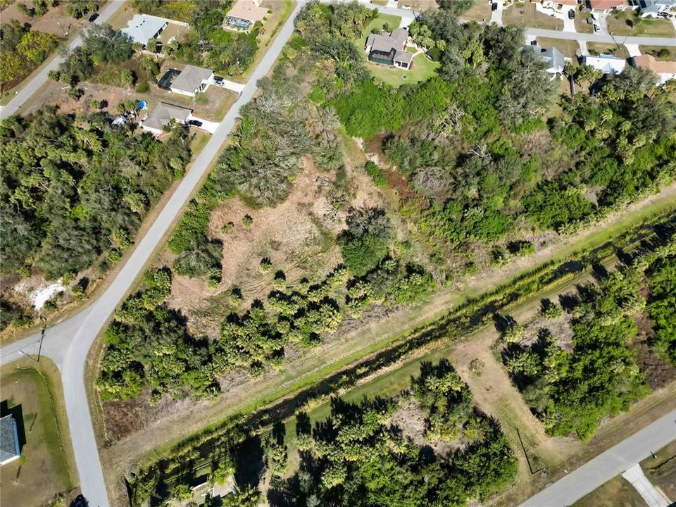 En Venta: $104,000 (2.41 acres)